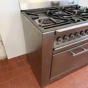 Cocina Industrial a Gas Inoxidable 5 Fuegos con Horno y Ladrillo - imagen 2
