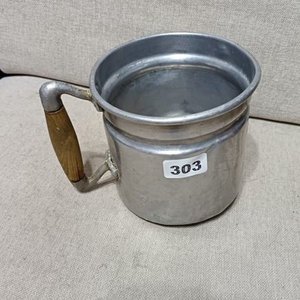 Lote anterior: Jarro de Aluminio con Asa de Madera