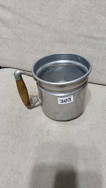 Jarro de Aluminio con Asa de Madera