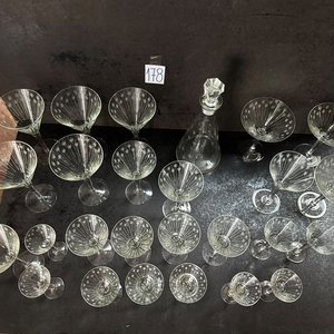 Juego de Cristal Tallado: Jarra con Tapa y 25 Copas - imagen 3
