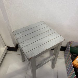 Taburete de Madera Pintado en Gris - imagen 3