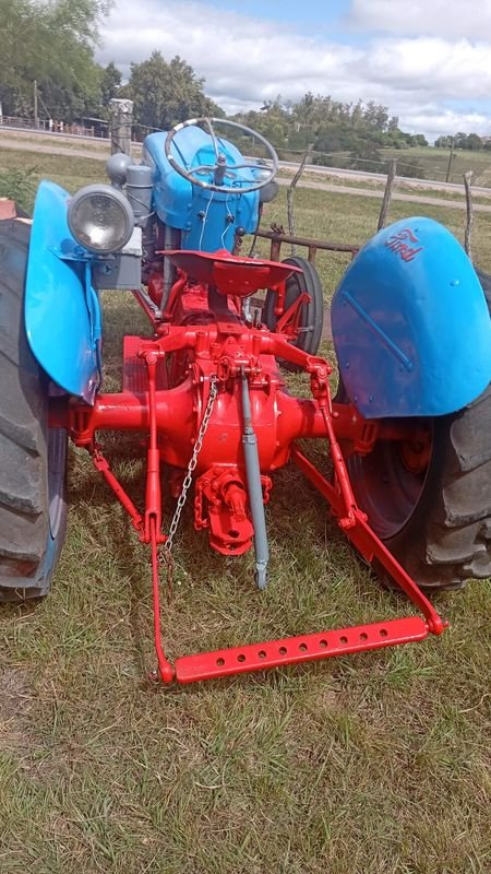 Tractor Ford Vintage con Accesorios - imagen 5
