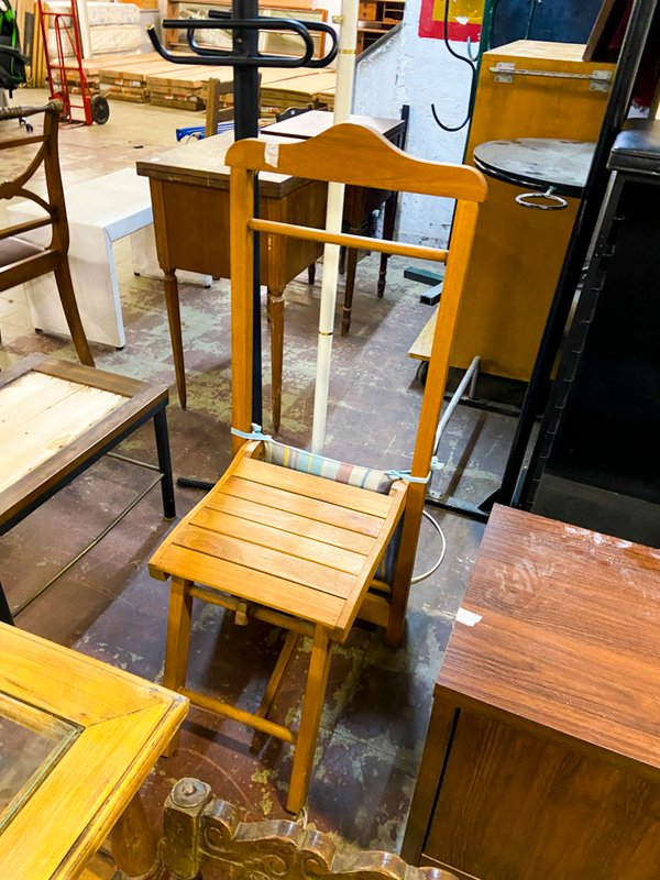 Silla Plegable de Madera Clara con Asiento Acolchado