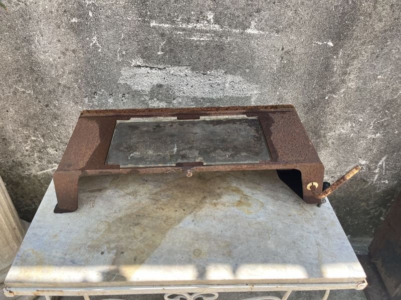 Antiguo Artículo de Hierro y Vidrio para Decoración