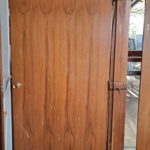 Lote anterior: Puerta Doble Hoja Enchapada Madera Ancha con Marco Desarmado