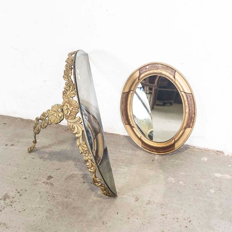 Lote anterior: Dressoir y espejo decorativo de bronce con vidrio y madera