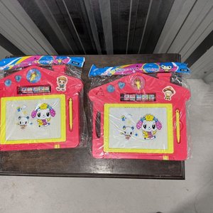 Lote anterior: Set de 2 Pizarras Mágicas para Dibujar y Borrar con Forma de Casita