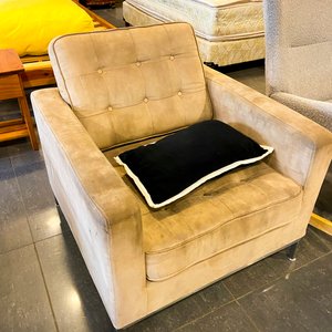 Lote anterior: Sillón Individual Beige con Almohadón Negro