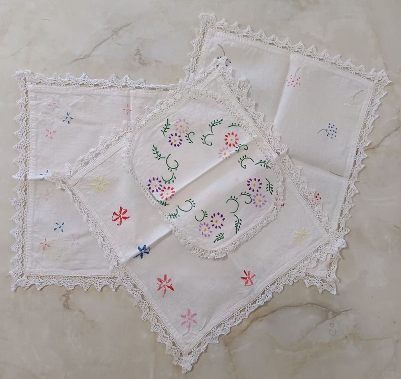 Servilletas bordadas y decorativas para mesa