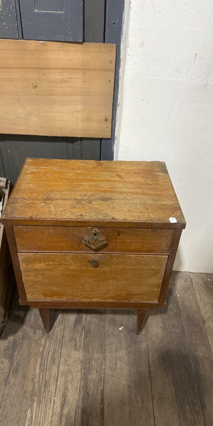 Mesa de Luz Antigua de Madera con Dos Cajones