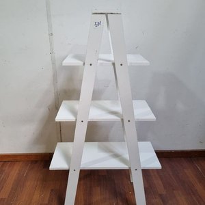 Lote siguiente: Estantería Escalera Minimalista Blanca con Tres Estantes