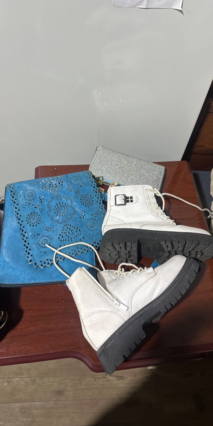 Carteras y Botas Blancas Talle 35