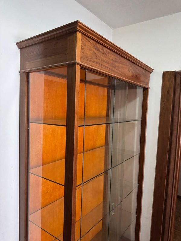 Vitrina con estantes y puertas en vidrio en excelente calidad - imagen 5