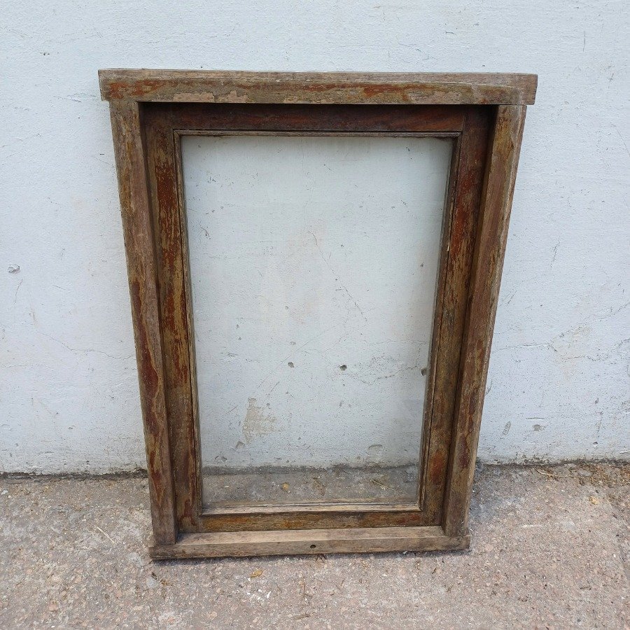 Ventana de madera antigua con falleba y marco - imagen 3