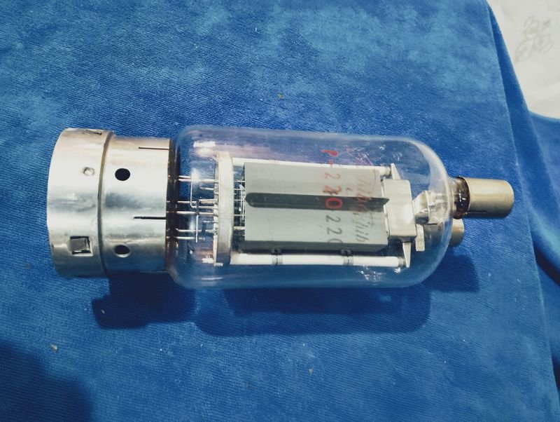 Lote siguiente: Vacío de tubo antiguo para TV