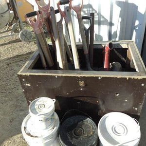 Lote siguiente: Lote de Palas, Picos y Artículos Varios para Construcción