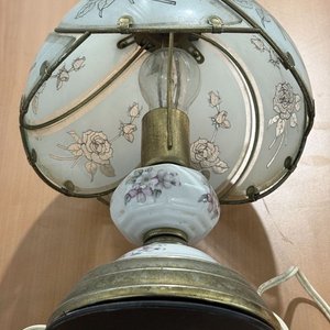 Lámpara de Mesa Clásica Vintage con Vidrio Esmerilado y Diseño de Rosas - imagen 4