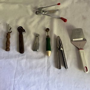 Lote de Utensilios de Cocina: Abrelatas, Descarozador y Más - imagen 4