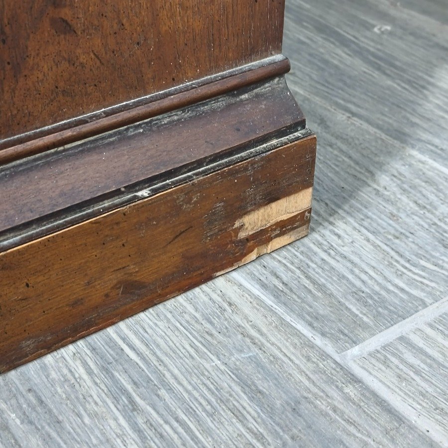 Muebles de Madera con Puertas de Vidrio y Estructura de Madera - imagen 10