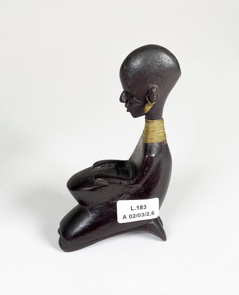 Cuatro piezas artesanales africanas y tapiz - imagen 4
