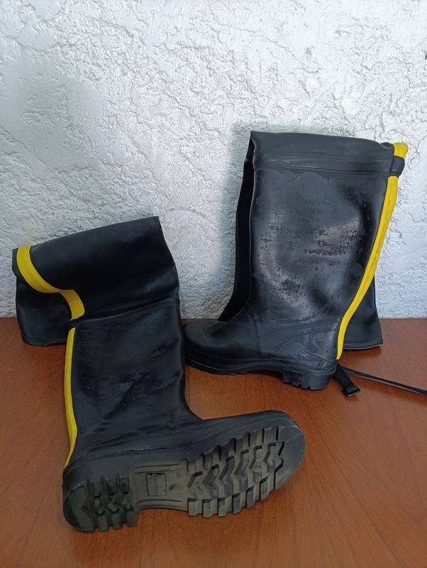 Lote siguiente: Botas de caña alta para hombre