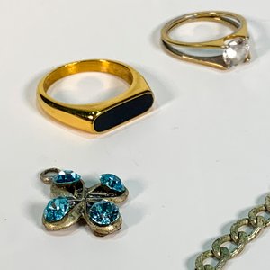 Conjunto de Joyería Metálica Plateada y Dorada con Piedras Azules - imagen 3