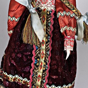 Muñeca Ucraniana Tradicional con Vestimenta Detallada - imagen 4