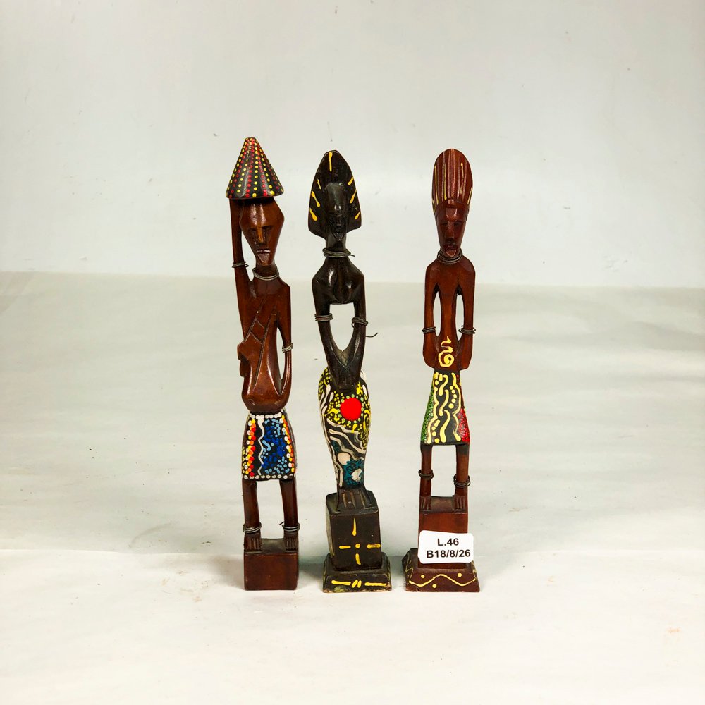 Tres Figuras Africanas de Madera Tallada y Pintada
