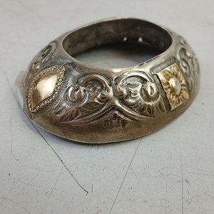 Aro para Rastra en Metal Plateado con Bronce y Motivos Gauchescos - imagen 2