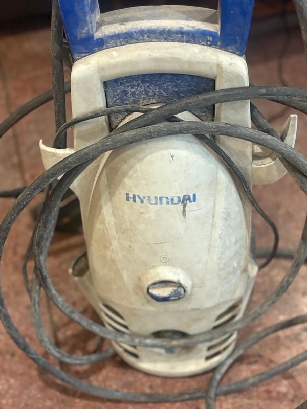 Lavadora de suelo Hyundai en buen estado - imagen 2