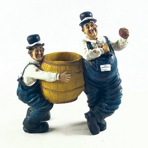 Figura Decorativa de Personajes con Barril Amarillo - imagen 1