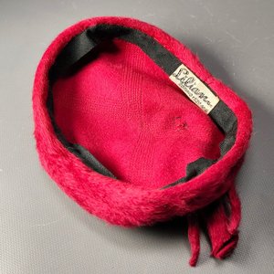 Boina Vintage "Liliana" Roja de Tela Afelpada con Aplique Metálico - imagen 9