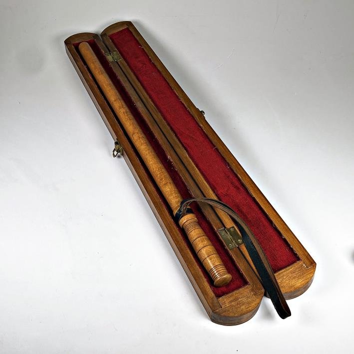 Palo de Policía Antiguo de Madera con Estuche Original