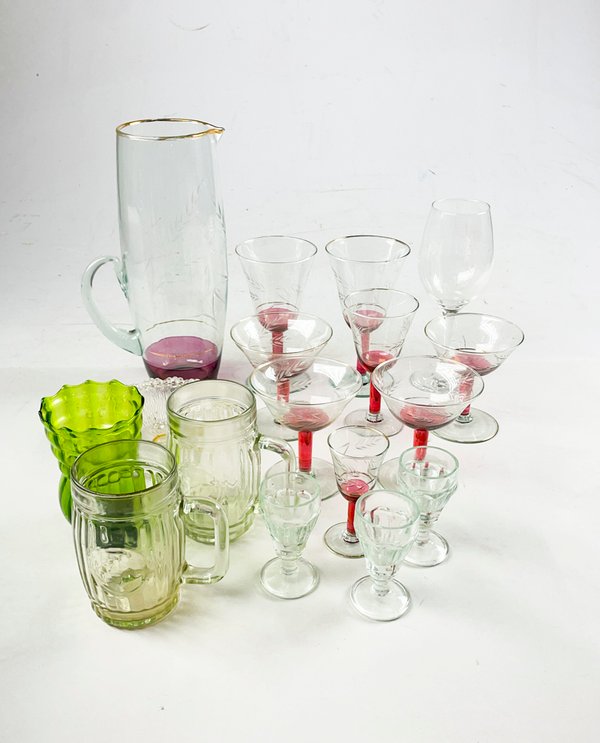 Colección de copas y vasos en diferentes colores - imagen 1