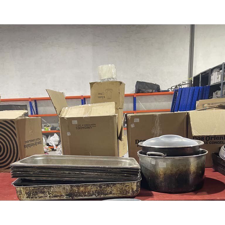 Lote de Ollas y Bandejas de Acero Inoxidable