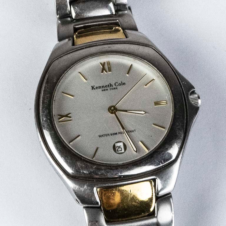 Lote siguiente: Reloj Kenneth Cole en venta, funcionando con malla averiada