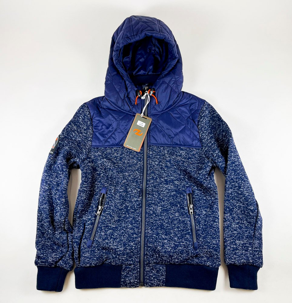 Lote anterior: Campera Zenit de punto con mangas de hilo y capucha