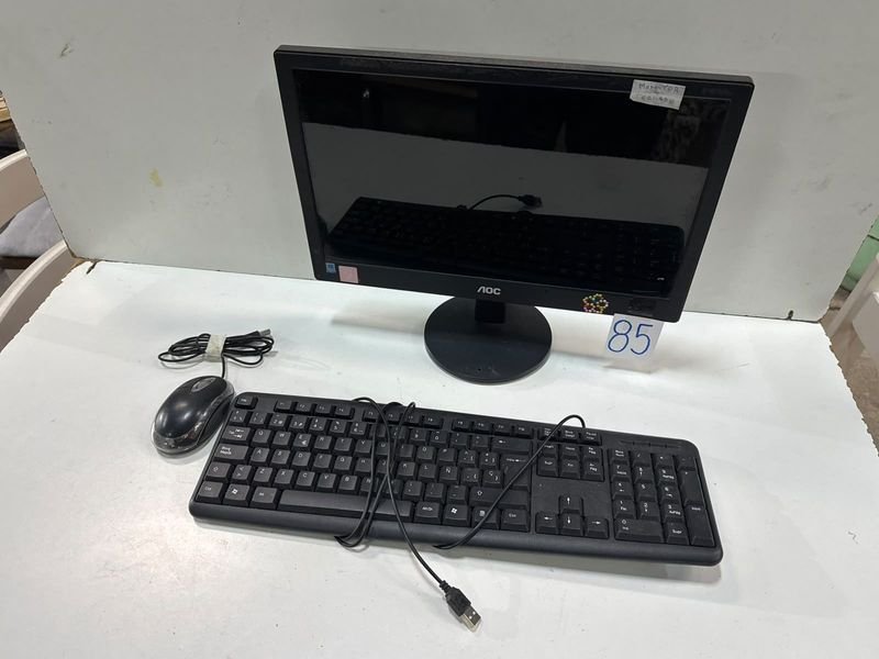 Monitor AOC con Teclado y Mouse USB
