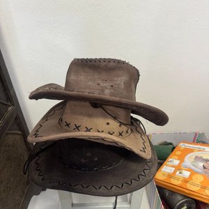 Lote anterior: Lote de 3 Sombreros Vaqueros de Cuero