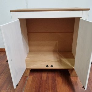 Mueble Bajo Auxiliar Blanco con Puertas Batientes y Herrajes Rústicos - imagen 2