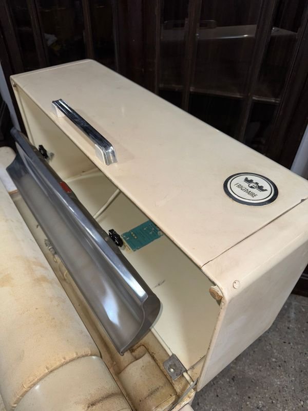 Antigua plancha Frigidaire en mal estado - imagen 8