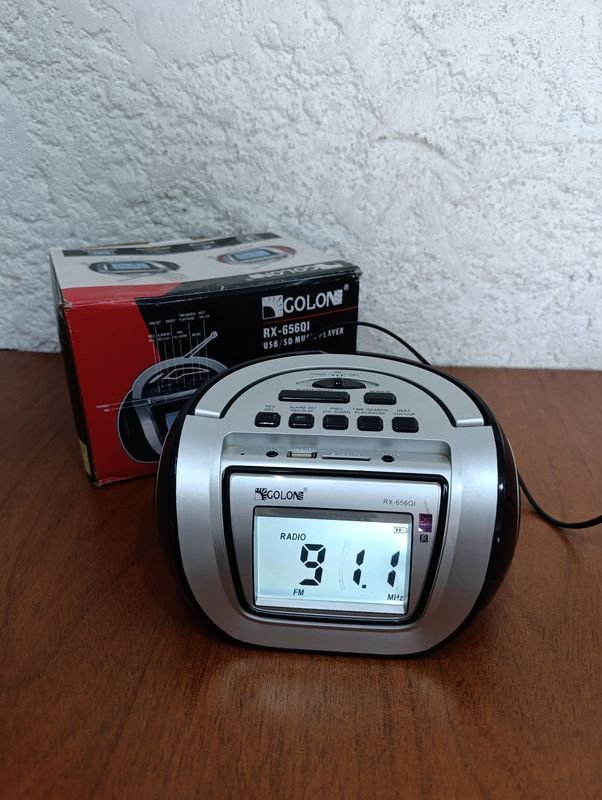Lote siguiente: Radio con reloj y puerto USB