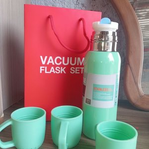 Lote siguiente: Termo con 3 Vasos Mint