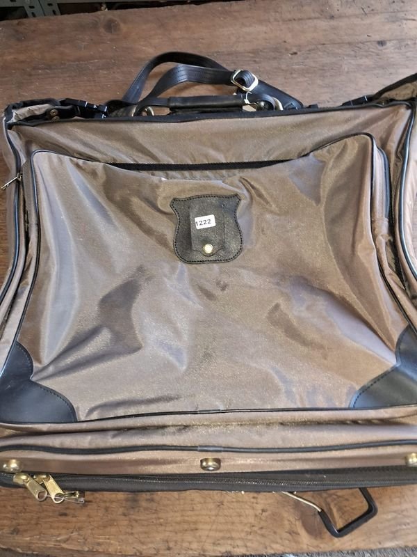 Bolsos de viaje con cierre y manija - imagen 3