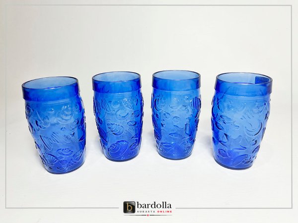 Vasos de vidrio azules para decoración