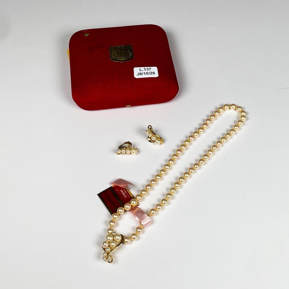 Conjunto de collar y caravanas de perlas Majorica con broche de plata y baño de oro