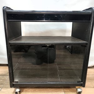 Mesa Negra para TV con Puertas de Vidrio y Ruedas - imagen 2