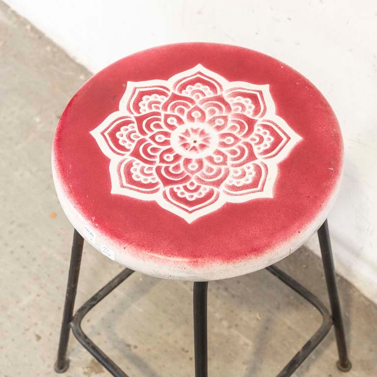 Baco alto de madera y hierro con detalles en la pintura - imagen 2