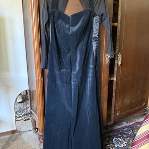 Lote de Vestidos Vintage: Negro, Azul Marino y Estampado - imagen 12