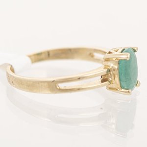 Anillo de Oro con Piedra Verde Ovalada - imagen 2